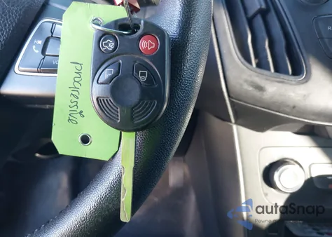 2017 Ford Focus Se z USA, uszkodzony, nr VIN 1FADP3F25HL347086